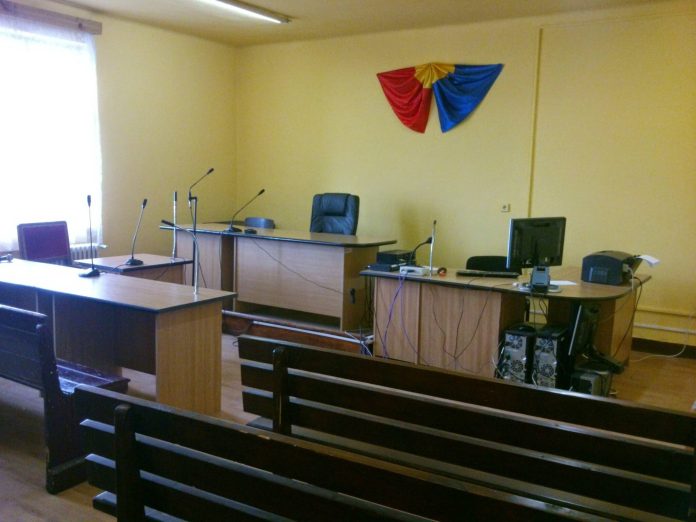 2-000-de-lei-daune-morale-pentru-o-functionara-dintr-o-primarie-din-bihor-amenintata-de-doi-localnici