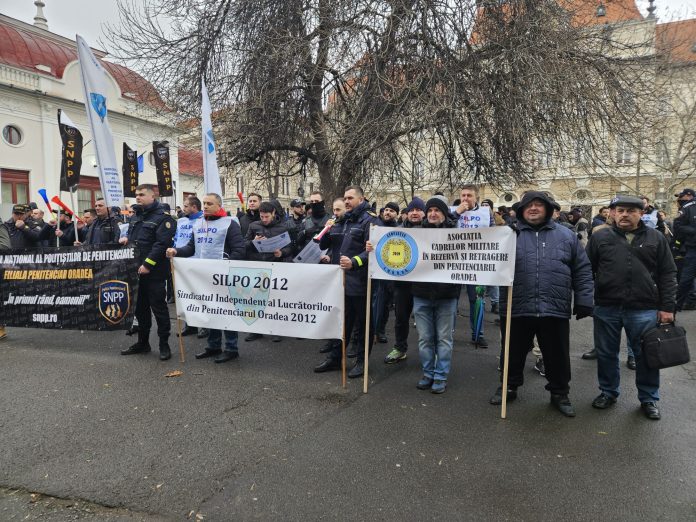peste-250-de-politisti-bihoreni-protesteaza-in-oradea