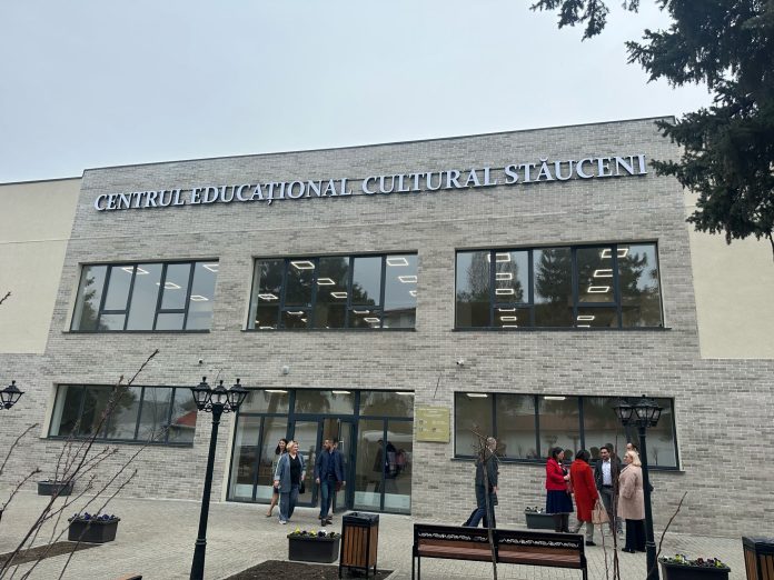 oradea-sprijina-republica-moldova-primarul-florin-birta-inaugureaza-centrul-educational-cultural-din-stauceni
