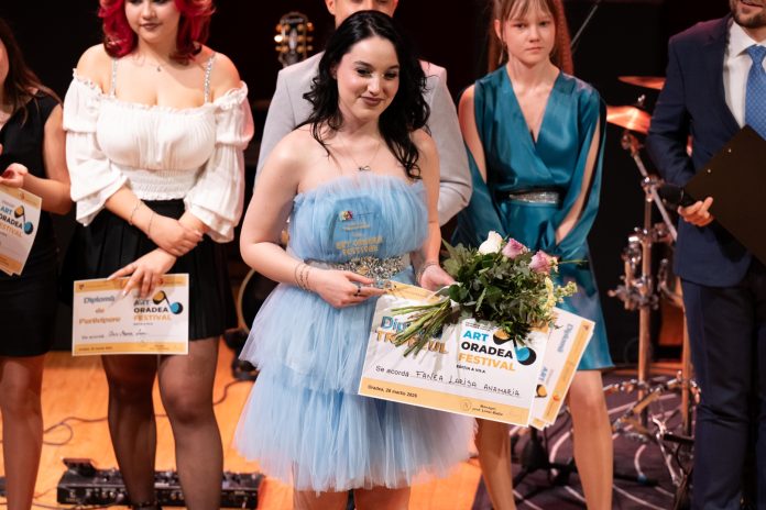 larisa-fanea-a-castigat-trofeul-art-oradea-festival