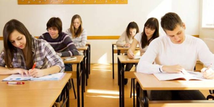 rezultate-simulare-bac-2025-peste-jumatate-din-elevii-bihoreni-au-promovat-toate-probele