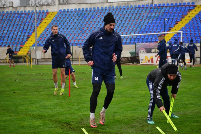un-tanar-fotbalist-oradean-a-semnat-cu-un-club-din-superliga