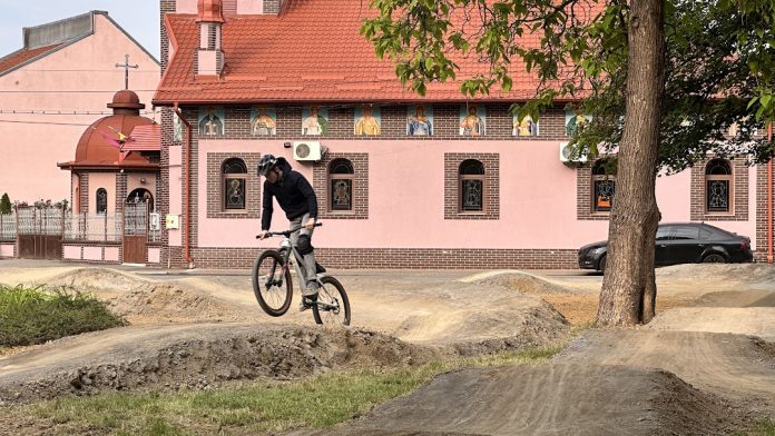 o-noua-pista-de-pump-track-in-parcul-ghioceilor