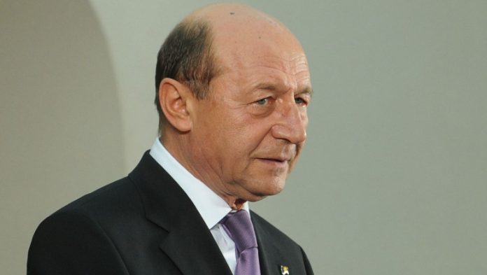 traian-basescu-operat-de-urgenta-la-inima-in-paris