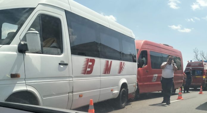 cum-a-avut-loc-accidentul-intre-microbuze-si-masina