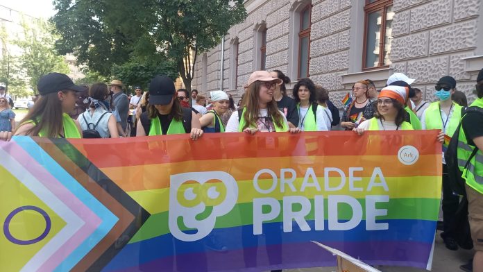 sute-de-participanti-la-marsul-pride-din-oradea