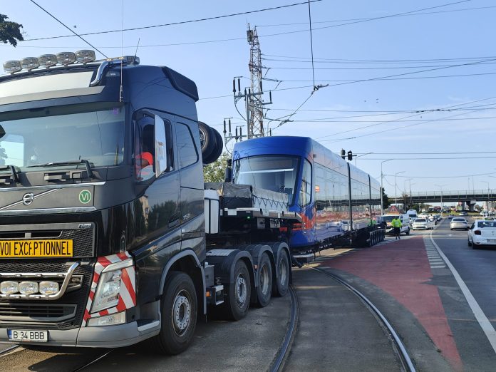 a-ajuns-la-oradea-al-patrulea-tramvai-nou-78-milioane-lei