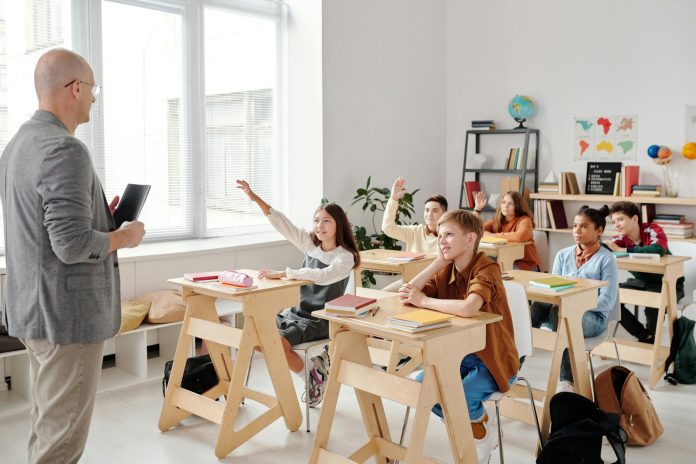 austeritatea-afecteaza-educatia-bursa-scade-din-2025