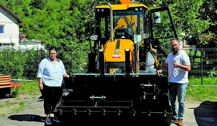 primaria-bulz-a-cumparat-un-buldoexcavator-nou