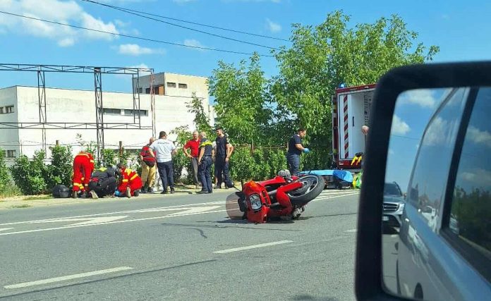 accident-la-iesirea-din-sanmartin-intre-masini-si-motocicleta