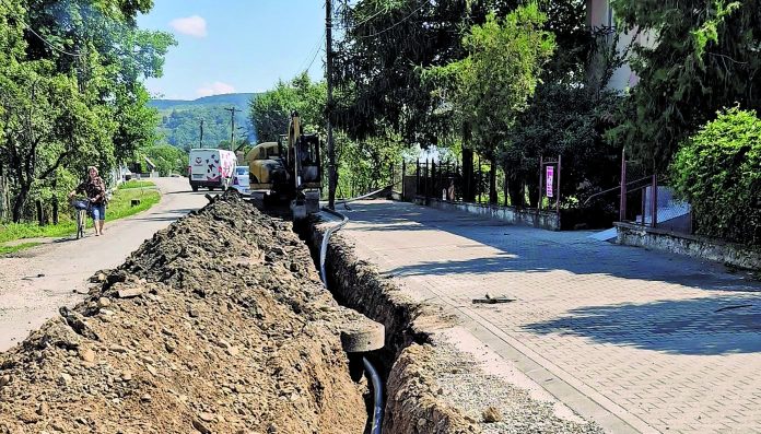 investitii-de-peste-un-milion-euro-in-brusturi-apa-canalizare-capele-modernizate