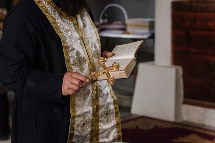 preot-si-profesor-de-religie-anchetat-pentru-coruptie-sexuala