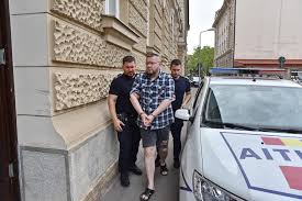 Profesor din Bihor, retinut dupa ce a violat o eleva de 14 ani! Mai...