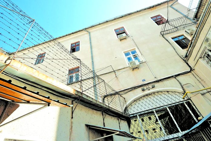 2 ani de închisoare pentru o altercație pe bancă