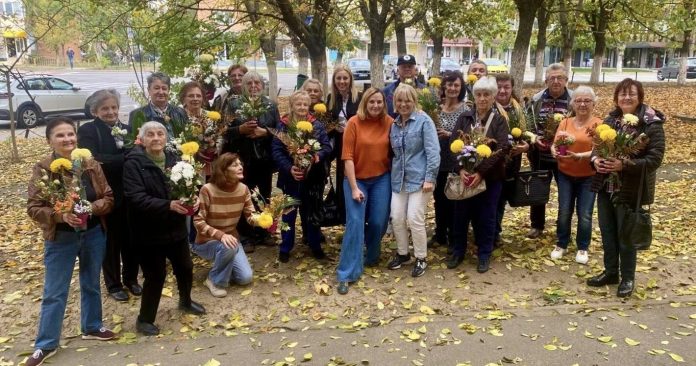 Flori și inspirație japoneză: seniorii din Oradea la ikebana