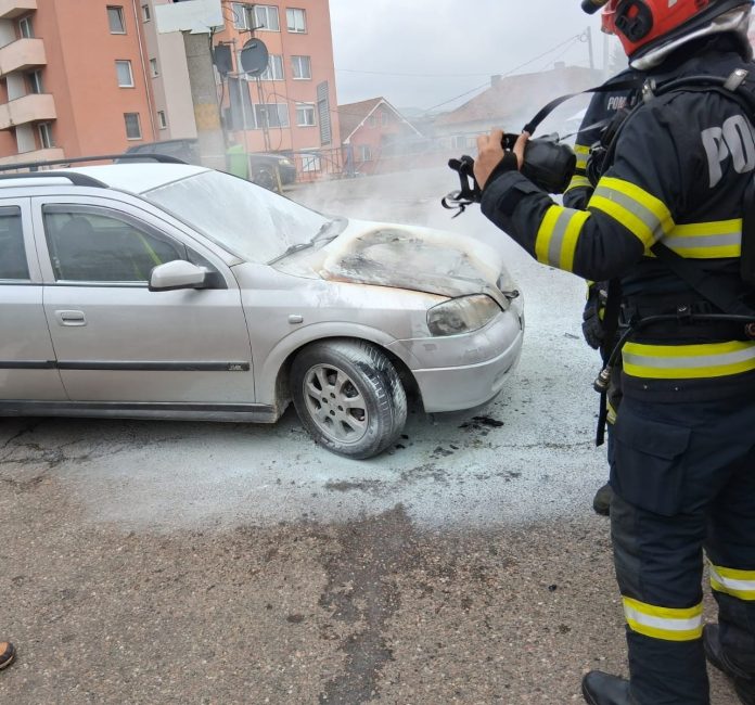 incendiu-la-un-autoturism-in-parcarea-din-alesd