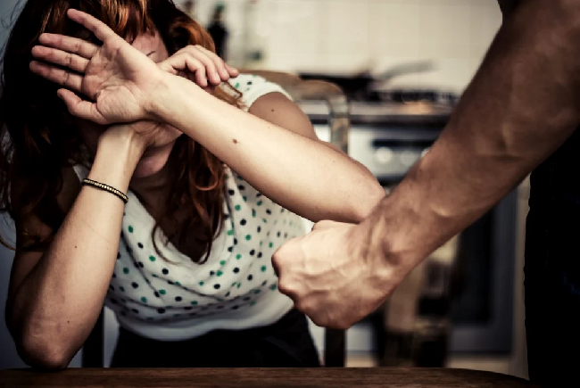 Bihorean condamnat la 2.000 lei daune morale ex-concubinei