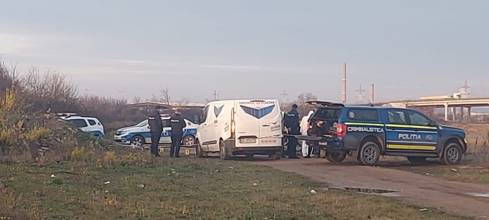 Cadavru găsit într-o mașină arsă, lângă Oradea