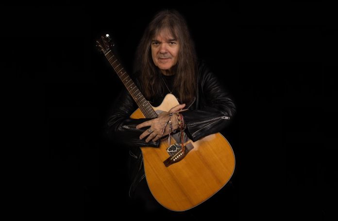 Călin Pop a lansat single-ul „Simfonia cupelor de Crăciun” de ziua lui