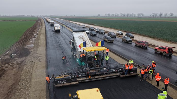 Primul kilometru din Autostrada Transilvania are asfalt.