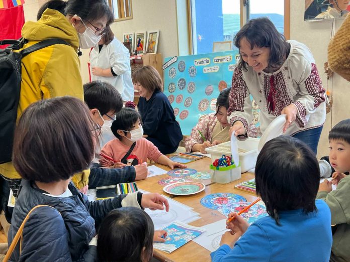 Ramona Hagiwara a învățat japonezii să decoreze farfurii