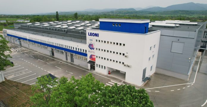 Criza auto afectează Bihor: Leoni închide fabrica din Marghita și reduce locurile de muncă la Beiuș.