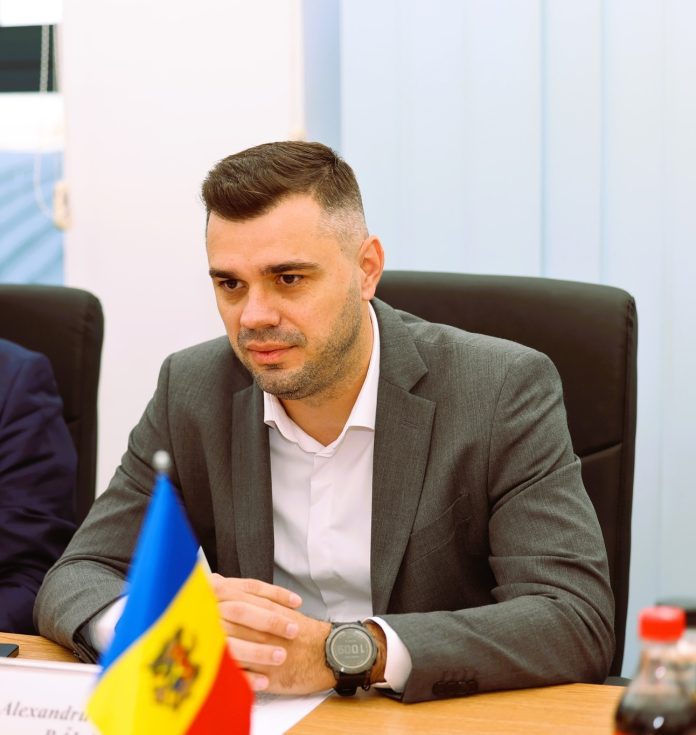 Șeful Vămilor, urmărit penal timp de 9 ani, a fost demis de Bolojan. Cine este succesorul său?