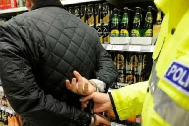 Doi tineri care au comis 10 furturi în ultimele 6 luni în Marghita au fost capturați de poliție.