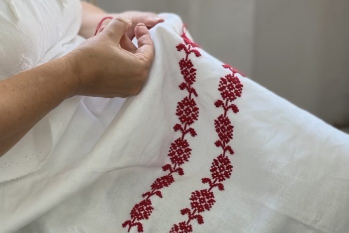 Atelier de confecționare a costumelor tradiționale din Bihor, la Centrul de Cultură al Județului Bihor