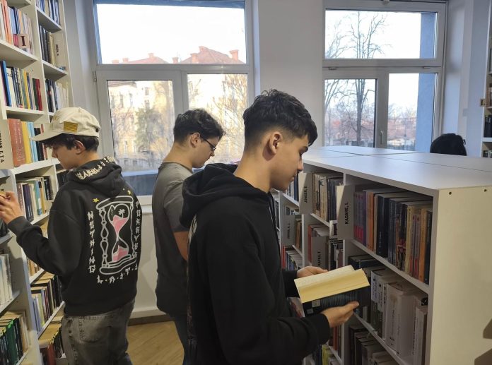 De trei ori mai mulți cititori noi pe lună la Biblioteca Județeană „Gheorghe Șincai”, după digitalizare