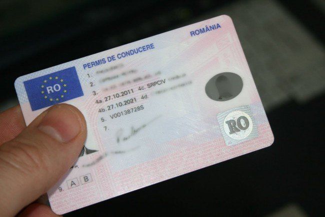 Permisele de conducere, suspendate din cauza neplății amenzilor de circulație. Bolojan: „doar 40% dintre amenzi sunt plătite”