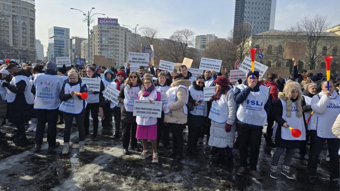 Profesorii din Bihor au protestat la București: amenință cu grevă generală în perioada simulărilor