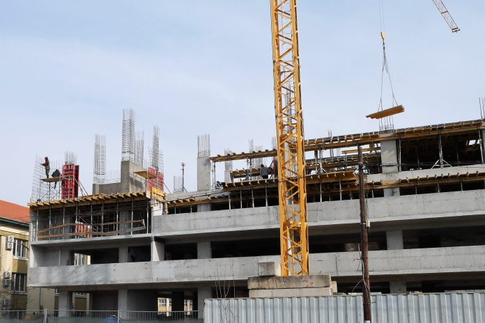 Scăderi constante pe toate liniile în ultimii patru ani. Numărul autorizațiilor de construire a scăzut continuu în Oradea.