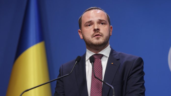 Stat sau privat? Rogobete critică practica medicilor care părăsesc spitalele publice în timpul programului.