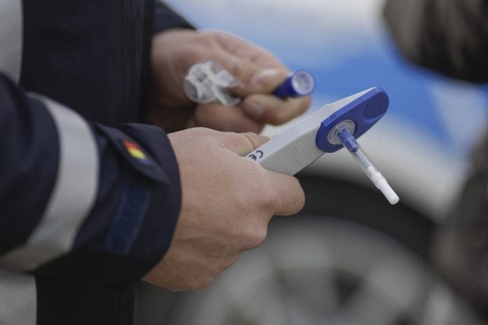Tânăr de 23 de ani prins conducând sub influența drogurilor și reținut de poliție în Salonta
