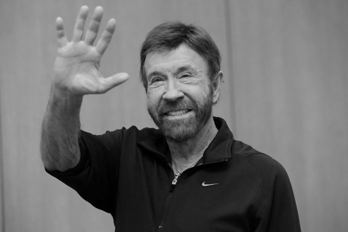 Chuck Norris a murit la 86 de ani: legenda filmelor de acțiune care a devenit un simbol global.