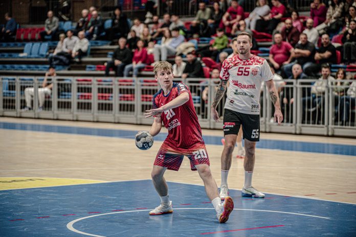 Handbaliștii din Oradea și-au reluat victoriile. CSM Oradea a învins CSU Pitești și a urcat pe locul 2 în playoff.