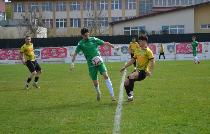 Liga 4 Bihor: Gazdele au obținut victorii consecutive în play-off. Izvorul Cociuba Mare a surprins în play-out.