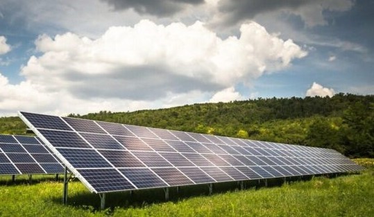 Lucrările pentru parcul fotovoltaic din Tileagd vor începe: sute de panouri solare pentru diminuarea costurilor