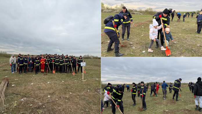 Salvatorii transformă intervențiile în acțiuni ecologice: pompierii bihoreni au plantat copaci în Săcădat împreună cu familiile.