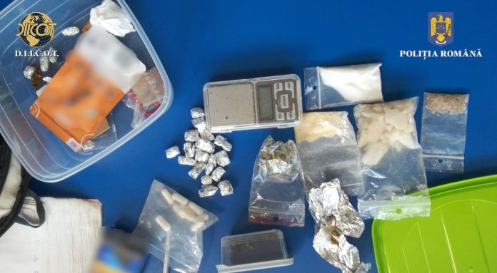 Tânăr prins cu un rucsac plin de droguri pe o stradă din Oradea, condamnat definitiv la 3 ani și 4 luni de închisoare.
