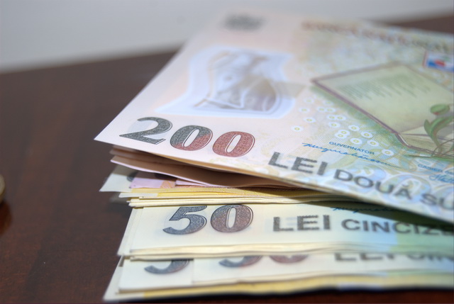 Euro depășește pragul de 5,1 lei în contextul crizei politice. Ultimul record a fost înregistrat după victoria lui Simion în primul tur al alegerilor prezidențiale.