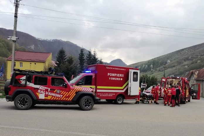 Intervenție de urgență a salvamontiștilor din Bihor în Remeți. Turist din Ungaria, rănit grav într-un accident cu ATV-ul.