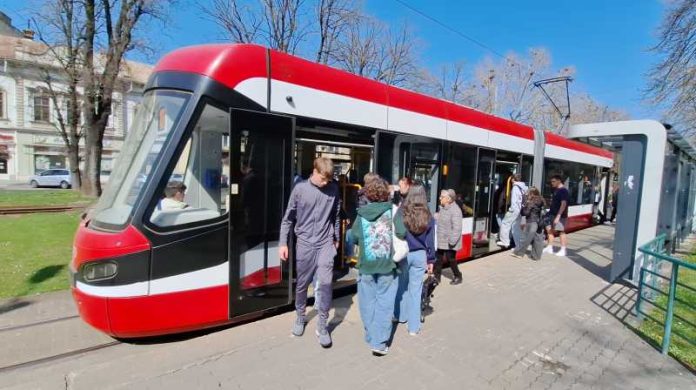 Județul învecinat propune introducerea unui bilet valabil 24 de ore pe toate liniile de transport în comun pentru doar 1 leu.