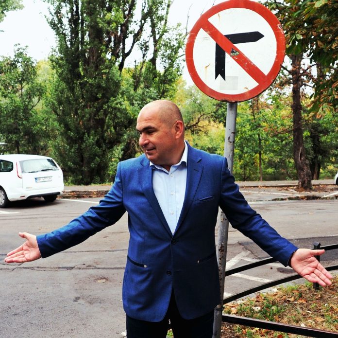 Moțiunea de cenzură împotriva guvernului Bolojan a fost depusă în Parlament. Câți parlamentari au semnat-o?