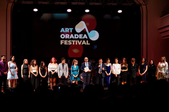 Tineri artiști din întreaga țară se prezintă pe scena Festivalului-concurs de muzică ușoară Art Oradea - ediția a VIII-a