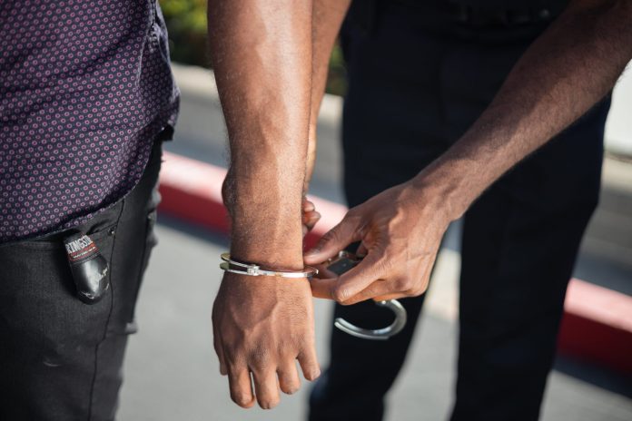 Un bihorean căutat internațional, suspectat de legături cu o rețea de hoți care acționa în Belgia, s-a predat în Oradea.
