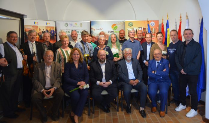 Evenimentele culturale din anul 2025, surprinse în fotografii de către fotoreporterii din județele Bihor și Hajdú-Bihar.