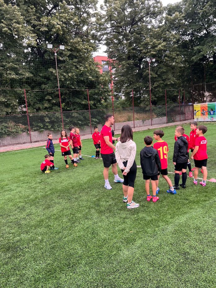 A început școala de vară organizată de Dinamic Oradea la Baza Sportivă Crișul.