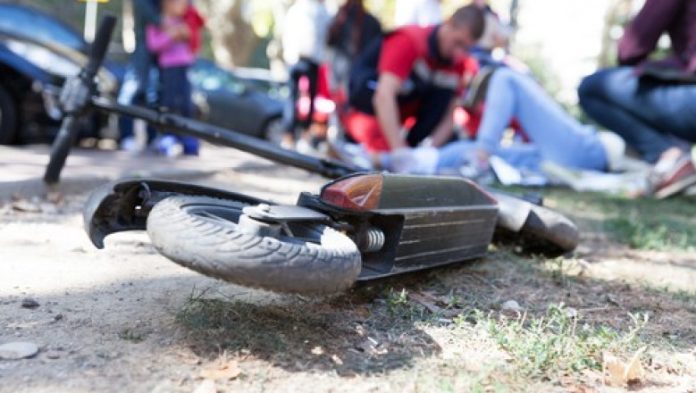 Copil de 10 ani operat de urgență la Oradea după ce a căzut de pe trotineta electrică, fără echipament de protecție
